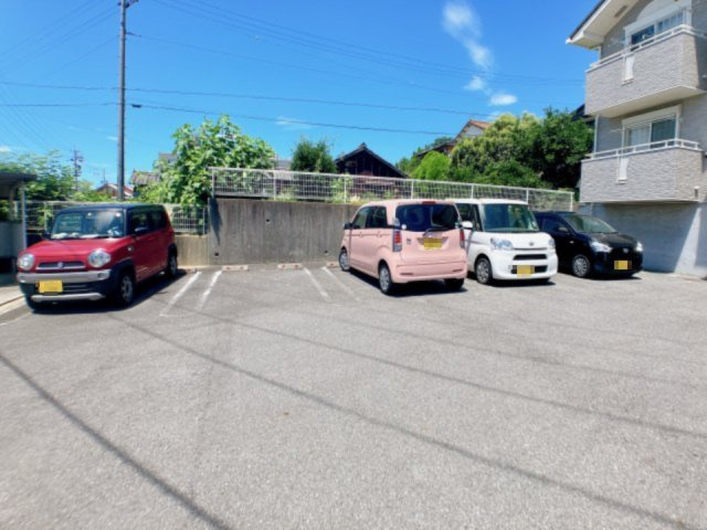 モデルノ デーアの駐車場