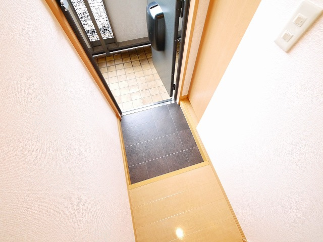 ヴィラ クレストの玄関|毎日通る玄関はこちらです