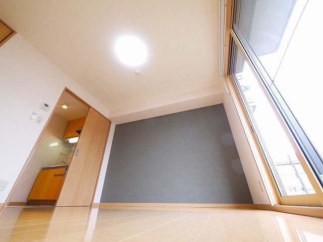 ヴィラ クレストの居間・リビング|使いやすい居間です