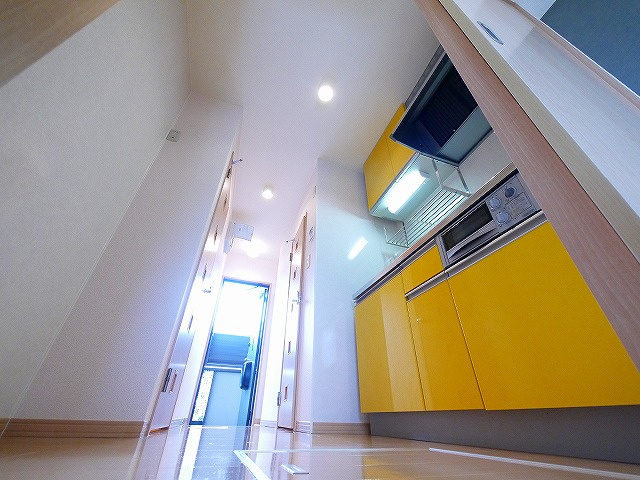 ヴィラ クレストのキッチン|コンパクトなキッチンで掃除もラクラク