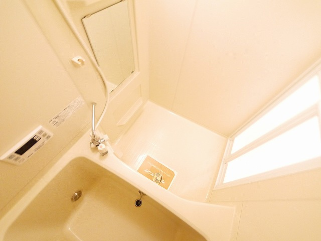 ヴィラ クレストの浴室|コンパクトで使いやすいお風呂です