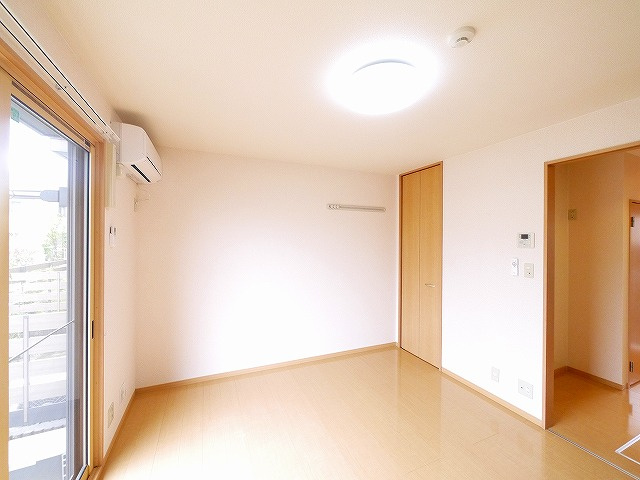 ヴィラ クレストの居間・リビング|使いやすい居間です