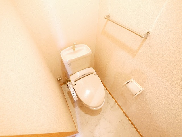 ヴィラ クレストのトイレ|落ち着いたトイレです