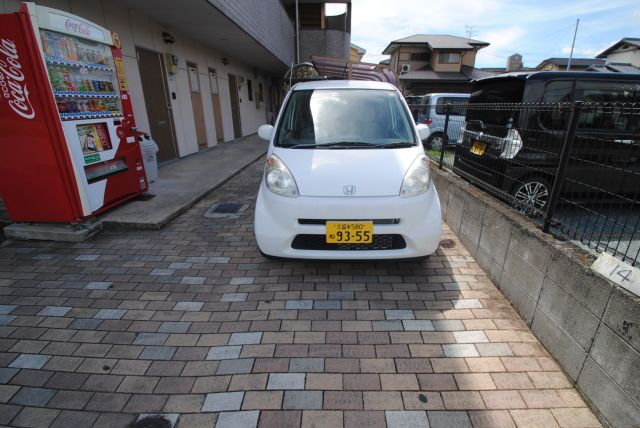 サンヒルズウエノの駐車場