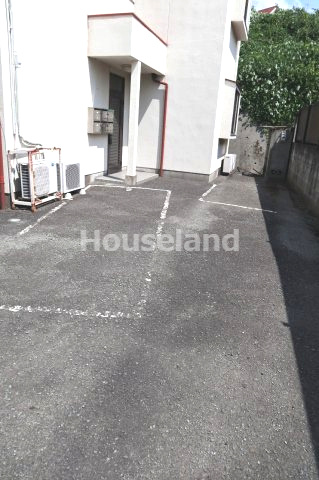 ラビタシオン永井の駐車場