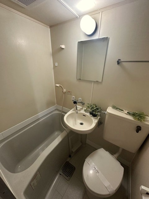 【浴室】 | ミングルAP.栗谷一番館 | ユニットバスでお掃除らくらく☆浴室内に洗面台・トイレ付きです♪お風呂に浸かって一日の疲れもすっきりリフレッシュ♪