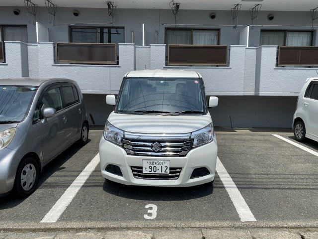 メゾンド梨花の駐車場