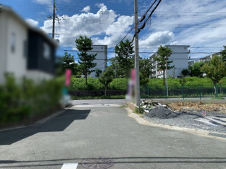 【前面道路含む現地写真】