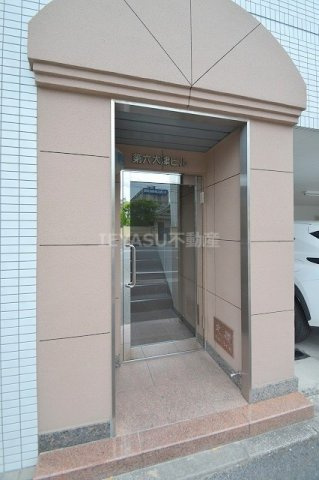 第６大津ビルのエントランス
