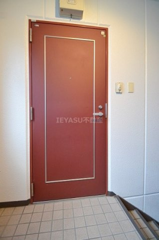 第６大津ビルの玄関
