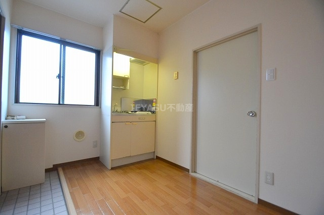 第６大津ビルの居間・リビング