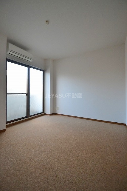 第６大津ビルの洋室