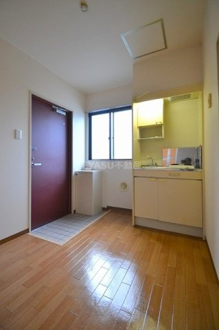 第６大津ビルの居間・リビング