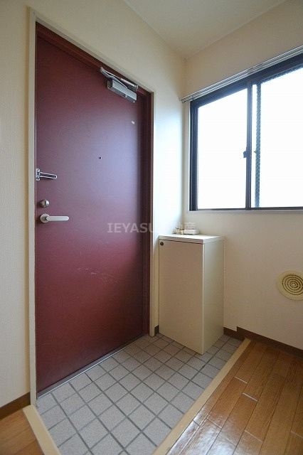 第６大津ビルの玄関