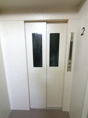 【その他共用部分】 | パークシティ本牧A棟 | お買い物時やベビーカーの出し入れに便利なエレベーター付。