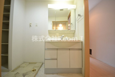 【洗面所】 | グランルージュ谷町六丁目 | 明るい洗面所です