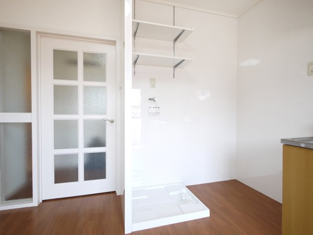 第２仲村マンションのその他|洗濯機置場には棚も設置