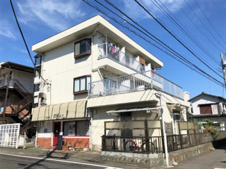 【外観】 | スーパーやコンビニが近くて便利な住環境の3階建てマンション♪小田急線「柿生」駅より徒歩圏内です♪