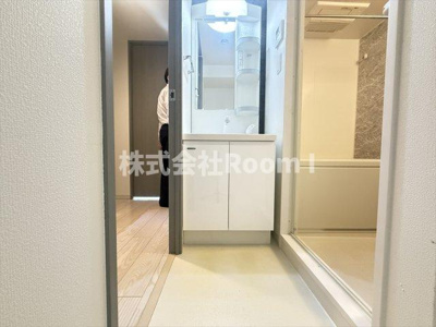 【洗面所】 | Ｓ－ＲＥＳＩＤＥＮＣＥ谷町五丁目 | 脱衣スペースもあります