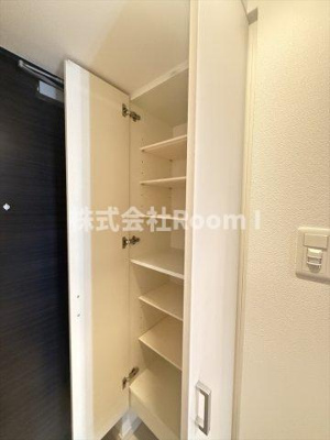 【玄関】 | Ｓ－ＲＥＳＩＤＥＮＣＥ谷町五丁目 | 明るい玄関です