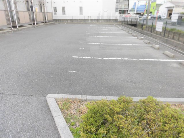 CREA135の駐車場