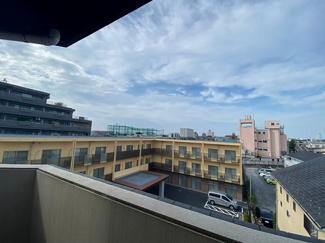 【展望】 | バルコニーからの眺望です♪4階にあるので人目が気にならないのが嬉しいですよね☆