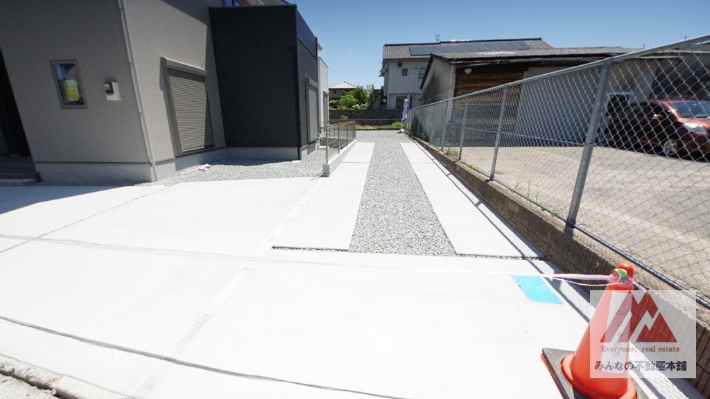 久留米市合川町の新築一戸建の駐車場