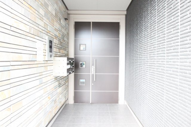 東大阪市宝持４丁目の賃貸マンションのエントランス