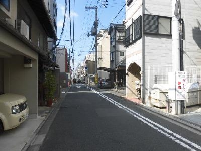 FIRST COURT五条新町（ファーストコート五条新町）の周辺|前面道路