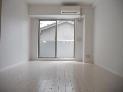 FIRST COURT五条新町（ファーストコート五条新町）の居間・リビング|洋室