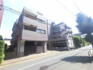 【外観】 | 3階角部屋・南西側のバルコニーは眺めが抜けており日当たり・眺望良好です。
室内は綺麗にお使いです。