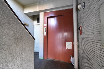 【その他共用部分】 | メゾン平和 | お買い物時やベビーカーの出し入れに便利なエレベーター付