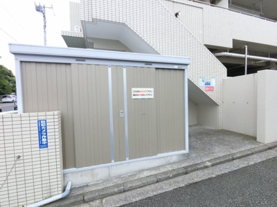 【その他共用部分】 | ベルコリーヌ港南第2 | ゴミ置き場です。
敷地内にあるのでゴミ出しが楽ちんです。