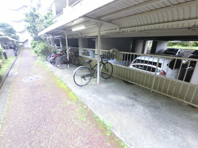 【その他共用部分】 | ベルコリーヌ港南第2 | 自転車置き場です。