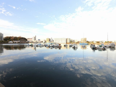 【周辺】 | 金沢八景ローズマンションアネックス | マンションの目の前には平潟湾がございます♪