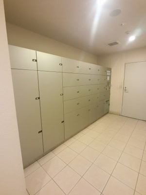 【その他共用部分】 | ヨコハマオールパークス第二街区F棟 | 不在時にもお荷物が受け取れる宅配ボックスです。