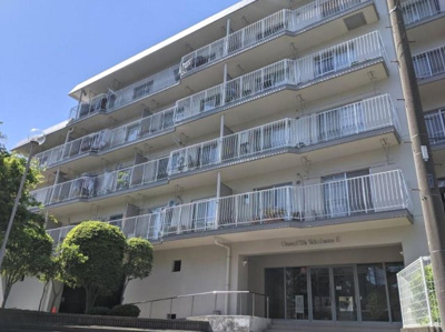 【外観】 | グリーンヒルズ横浜E棟 | 閑静な住宅街、南西角部屋につき陽当たり・眺望良好です。
60インチTV・浴室TV・快適に暮らせるエアコン1台新規設置♪