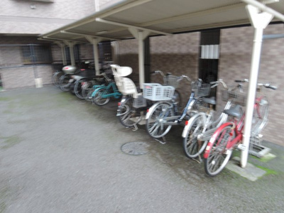 【その他共用部分】 | ライオンズマンション綱島南 | 自転車・バイク置場です。