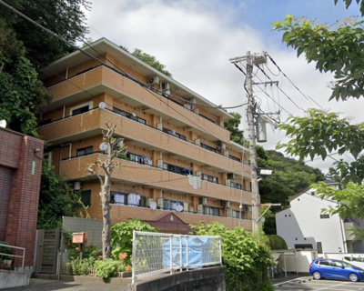 【外観】 | エスペランサ第5日吉 | 足音等階下の心配のない1階・南東角部屋につき日当り良好です。
廊下側も人通りが少なくプライバシーを保てます。