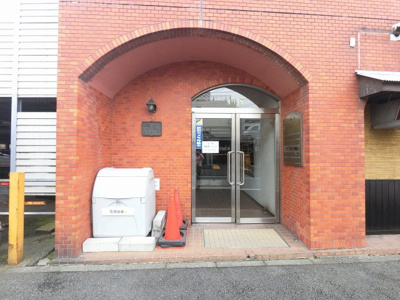 【エントランス】 | ドミナスイセザキ | 京急本線「日ノ出町」駅徒歩4分、横浜市営地下鉄ブルーライン「伊勢佐木長者町」駅徒歩6分
JR京浜東北線・根岸線「桜木町」駅徒歩11分と好立地。