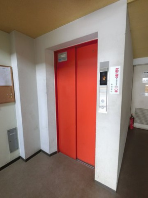 【その他共用部分】 | ドミナスイセザキ | お買い物時やベビーカーの出し入れに便利なエレベーター付