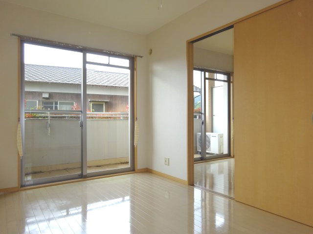 Ｆ２マンションの洋室