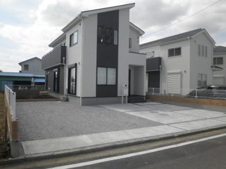 【駐車場】 | 並列4台駐車可能です！