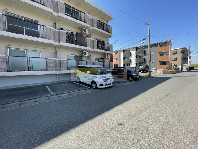 シャロム新町の駐車場