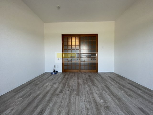 シャロム新町の洋室