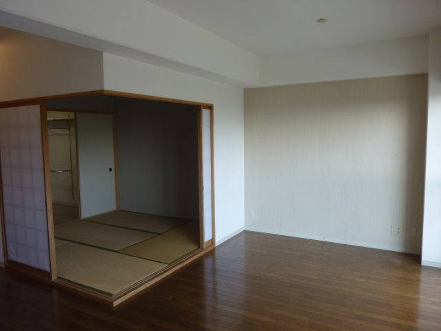 ノバ学園前Ⅲ番館の居間・リビング