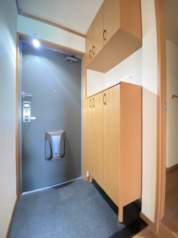 プラムコートの玄関
