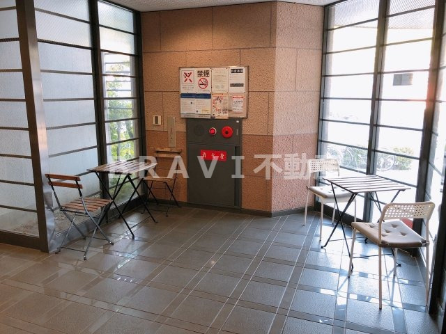 メロディーハイム夕陽丘　BRAVI不動産のロビー|【メロディーハイム夕陽丘】毎日通るロビーはこのようになっています