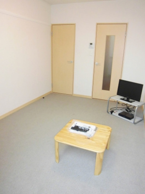 【居間・リビング】 | レオパレスナニワシティー | 同タイプ室内