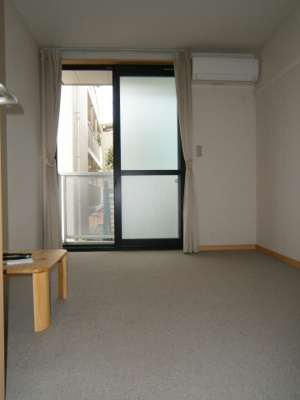 【居間・リビング】 | レオパレスナニワシティー | 同タイプ室内